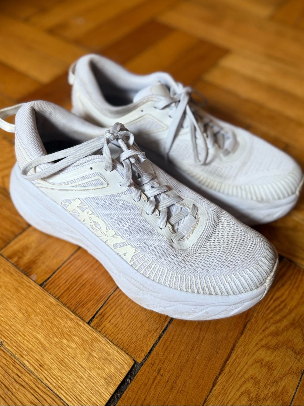 Hoka all white Bondi 7 Women’s 8.5